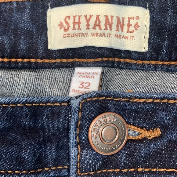 SHYANNE WOMEN'S DARK WASH MID RISE SLIT BOOT CUT JEANS size 32 - Picture 13 of 15